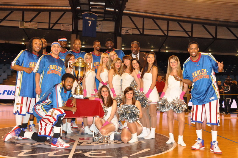 Harlem Globetrotters & Voo dancers